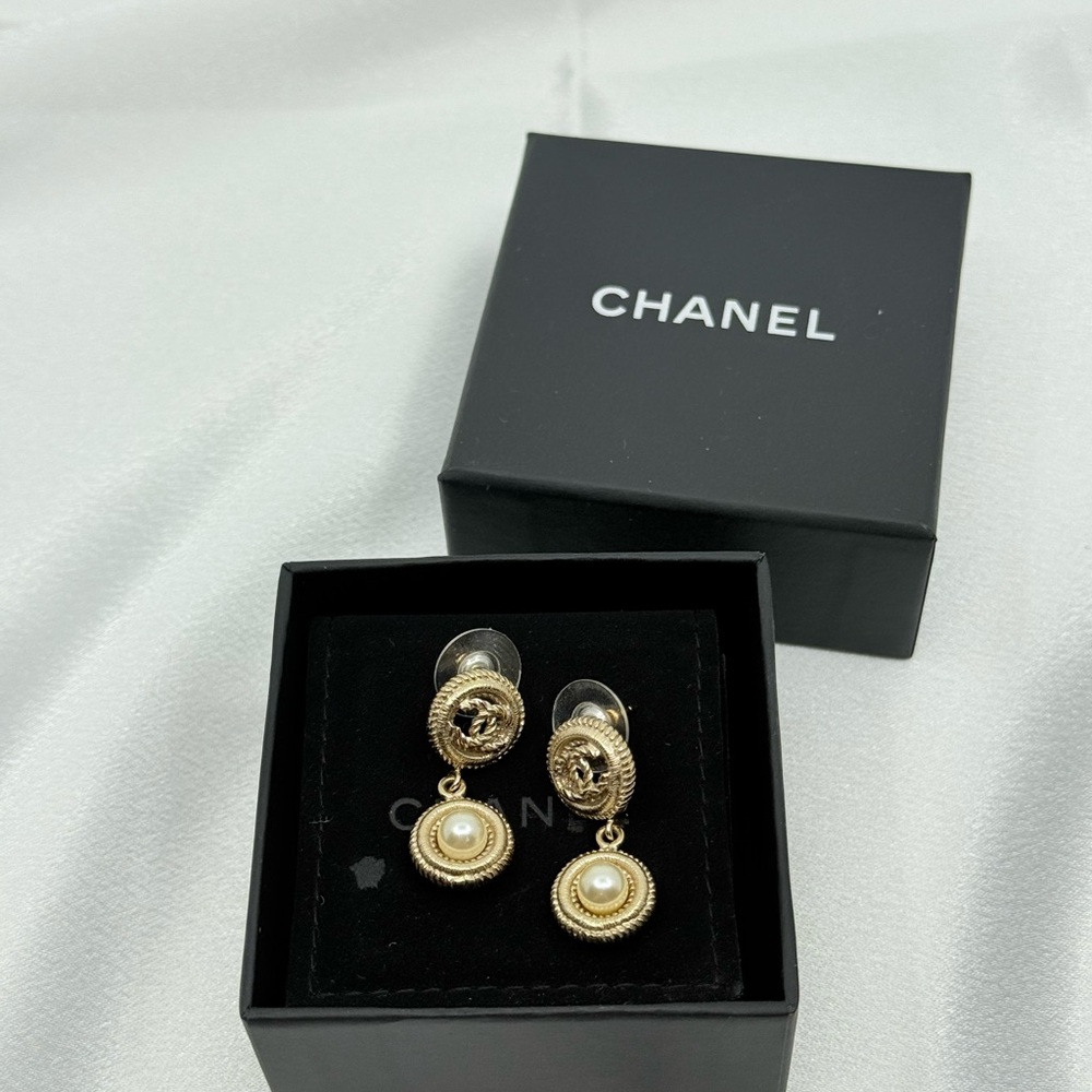 Chanel Gold CC Faux Pearl Dangle Earrings - Picture 8 of 10
